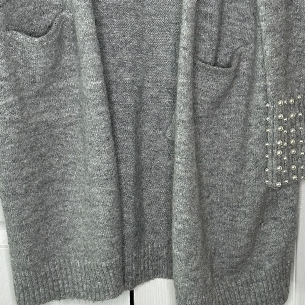 Selfie Coulture Open Front Gray Sweater with Faux Pearl Accents 45% Cotton EUC